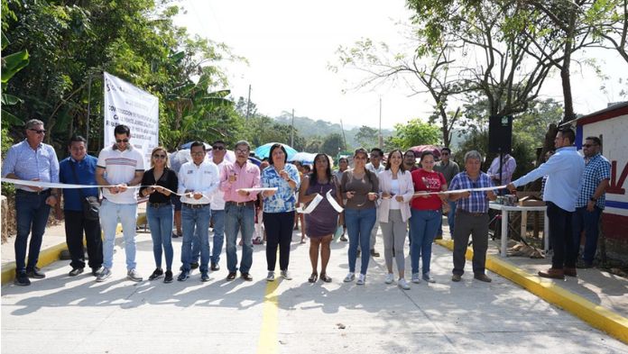Inauguran autoridades de San Andrés Tuxtla, 2da. etapa de pavimentación y rehabilitación de red hidráulica en Benito Juárez