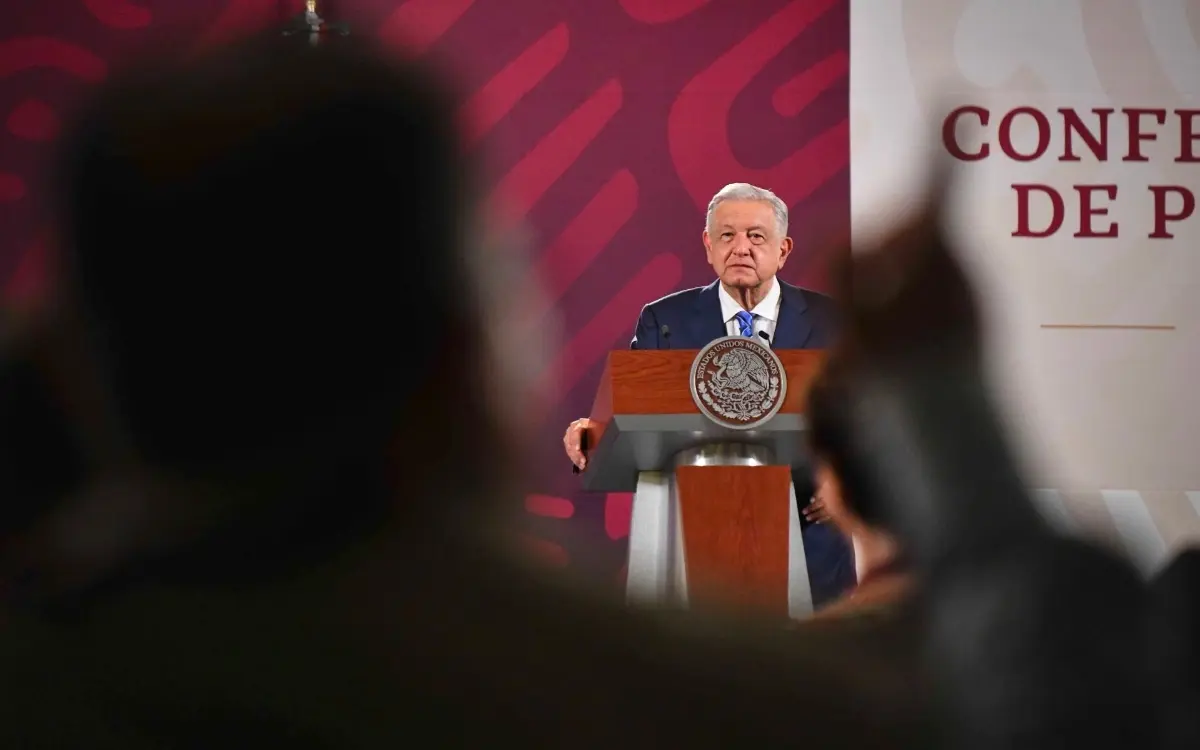 Condenan filtración de datos de periodistas que cubren mañaneras de AMLO
