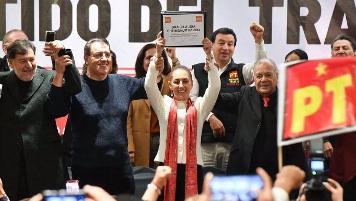 Claudia Sheinbaum recibe constancia como candidata del PT