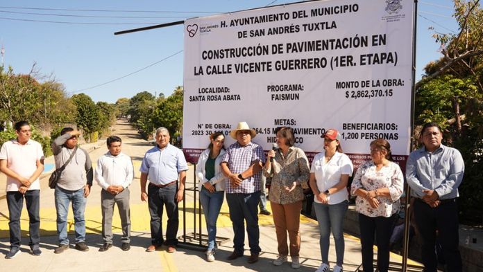 Inaugura alcaldesa y ediles primera etapa de pavimentación en el acceso principal a Santa Rosa Abata.