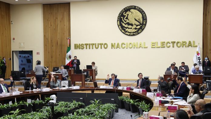 INE Veracruz ya recibió primera solicitud de precandidato para reforzar su seguridad