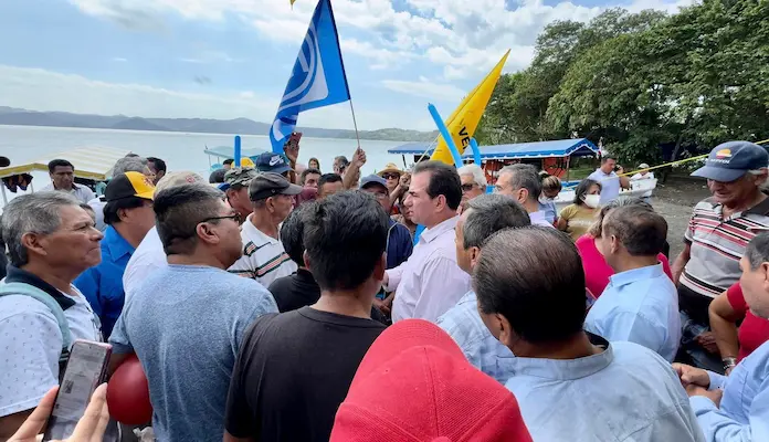 Pepe Yunes visita Catemaco y alza la voz en defensa de los pescadores y ganaderos