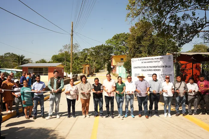 Inaugura alcaldesa de San Andrés Tuxtla, obra de pavimentación en Matacapan