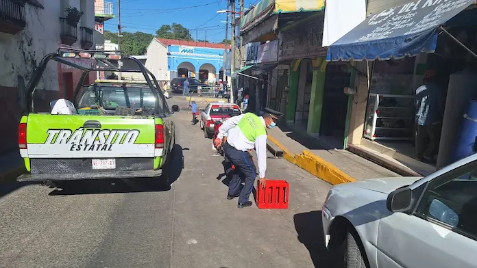Tránsito de San Andrés Tuxtla continúa con trabajos para mantener una vialidad libre