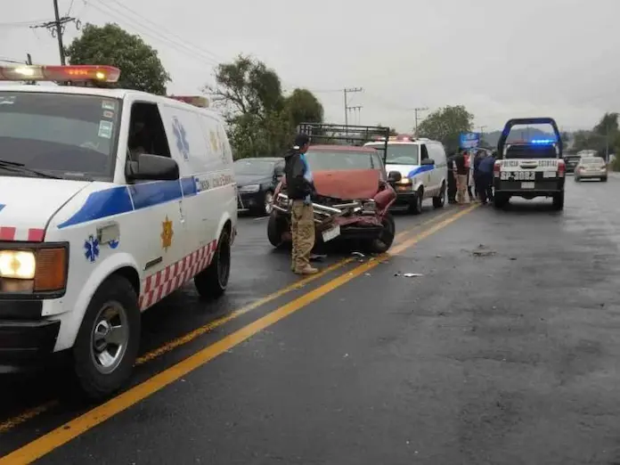 Accidente entre unidad de SSP y camioneta en Banderilla; dos lesionados