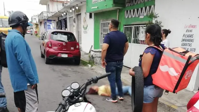 Mujer se lanza de balcón tras discusión con su pareja en Boca del Rio