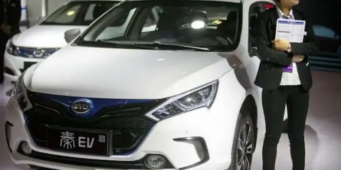 EU buscará bloquear autos eléctricos chinos fabricados en México