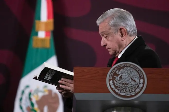 Tribunal Electoral desecha queja contra libro de AMLO