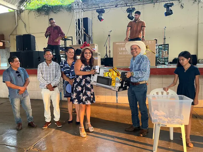 Catemaco festejó a los Maestro