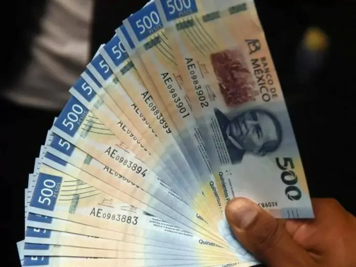 Anuncia presidente aumento salarial de 10 % a maestros