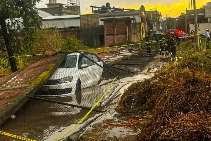 Tornado en Toluca Edomex deja 2 muertos