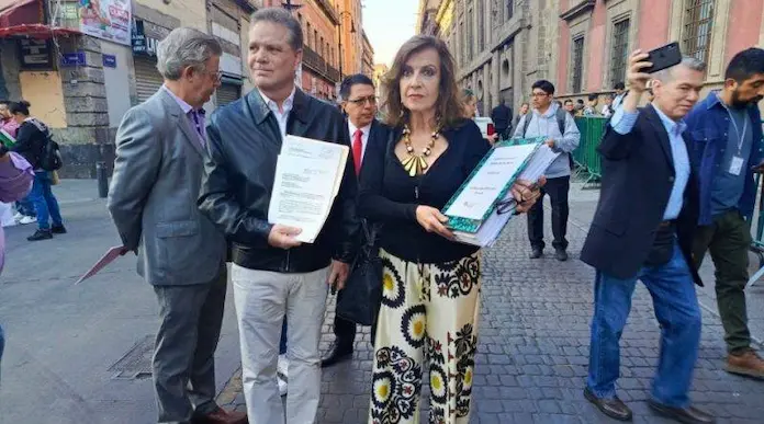 Empresario y diputada del PAN buscan entregar a AMLO supuestas pruebas de corrupción de Nahle