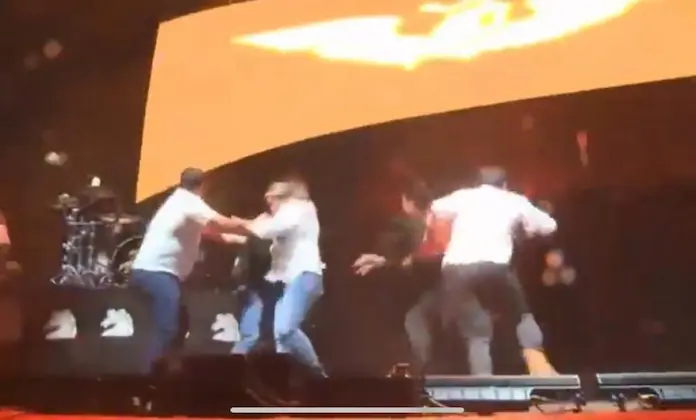 VIDEOS | SE CAE EL TEMPLETE EN EVENTO DEL CANDIDATO MAYNEZ , REPORTAN VARIOS HERIDOS Y 9 FALLECIDOS