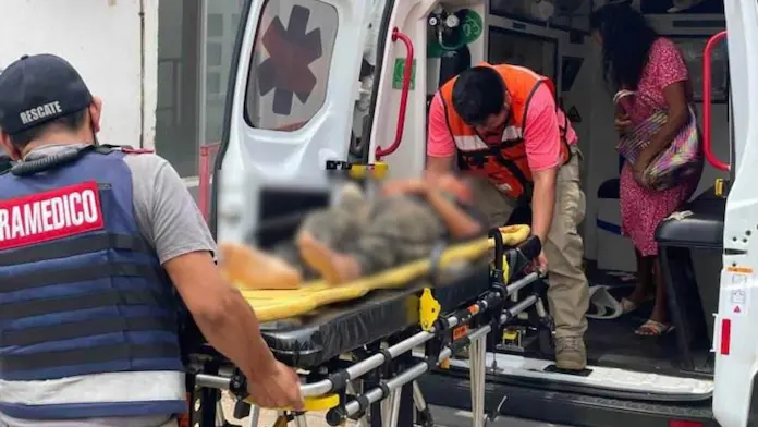 Menor de edad lesionado gravemente tras accidentarse en su motocicleta en Acayucan
