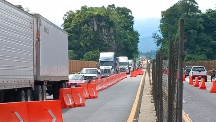 Asalto masivo en la autopista Córdoba-Orizaba
