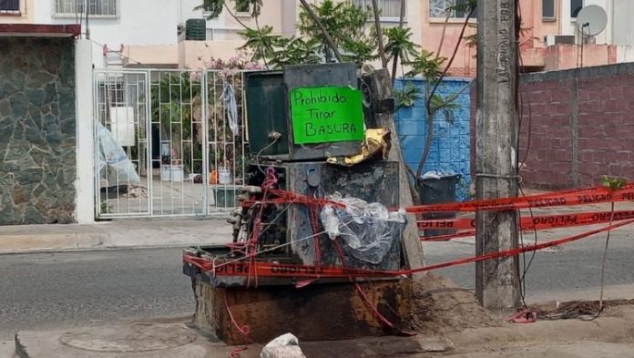 En Veracruz ponen bolsas de hielo a transformadores para evitar apagones