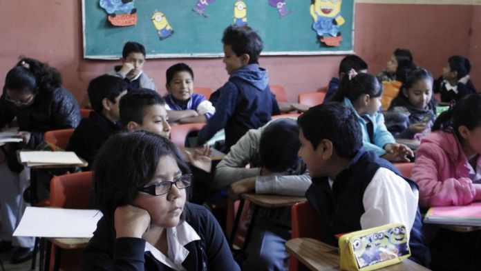 Escuelas no modificarán horarios por ola de calor: SEV
