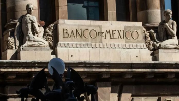 Banxico baja pronóstico de crecimiento a 2.4% para 2024