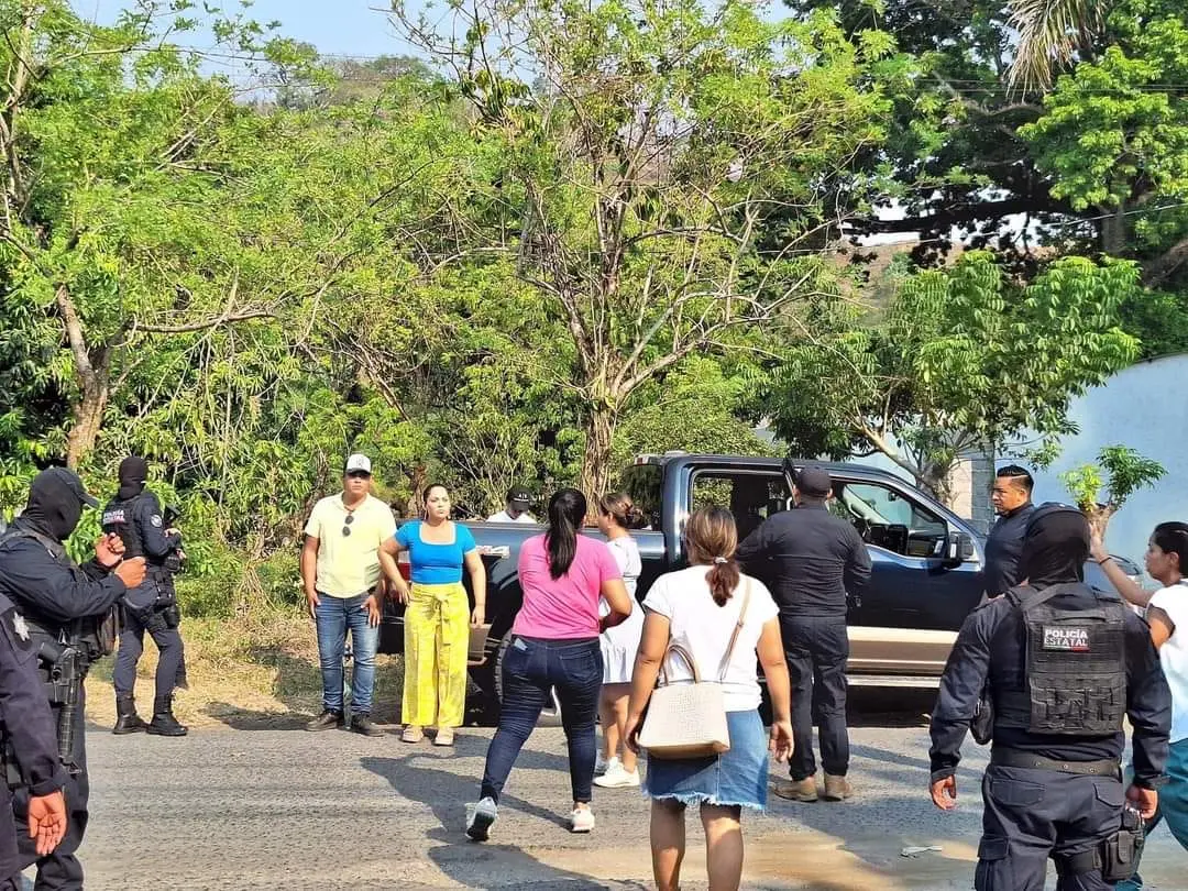Policía Estatal detienen sin motivos con alevosía y ventaja al hijo de la alcaldesa de Santiago Tuxtla