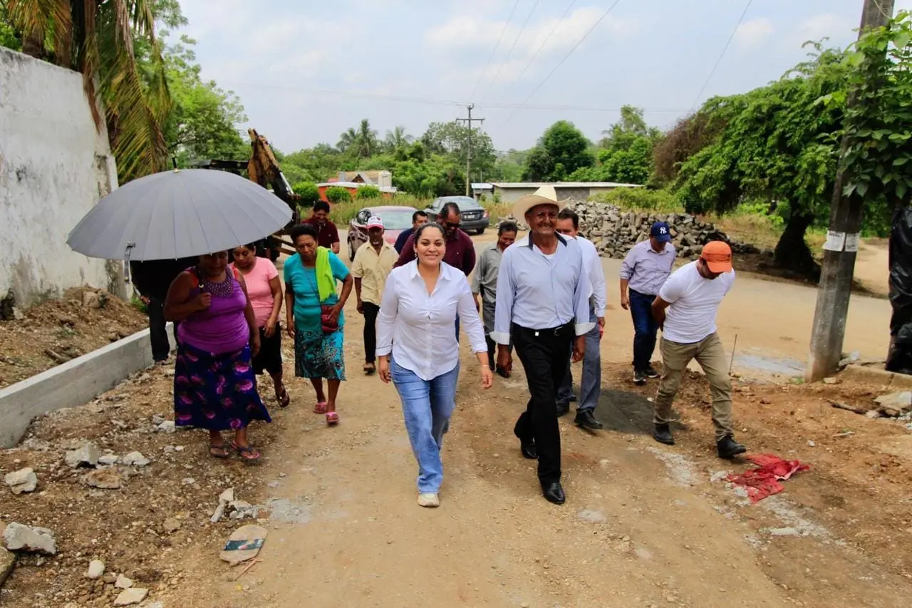 Supervisa alcaldesa de Santiago Tuxtla importante obra en la localidad de Francisco I. Madero