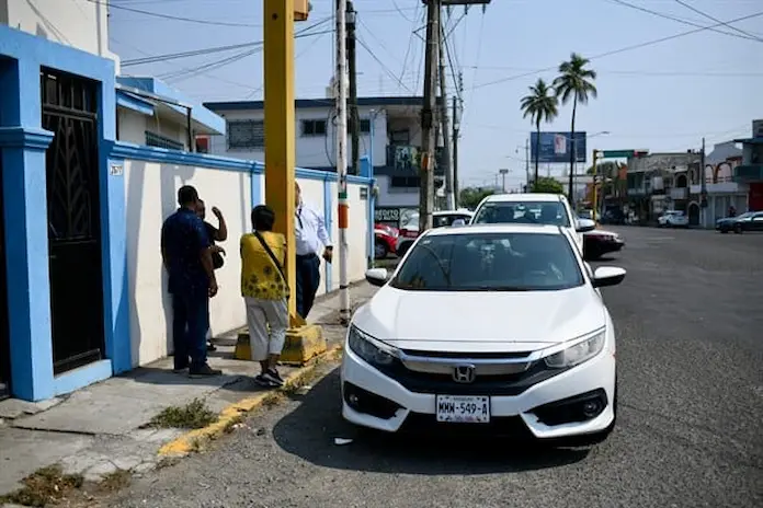 Aseguran vehículo tras operativo policiaco en Veracruz; antes dispararon a dos mujeres por error
