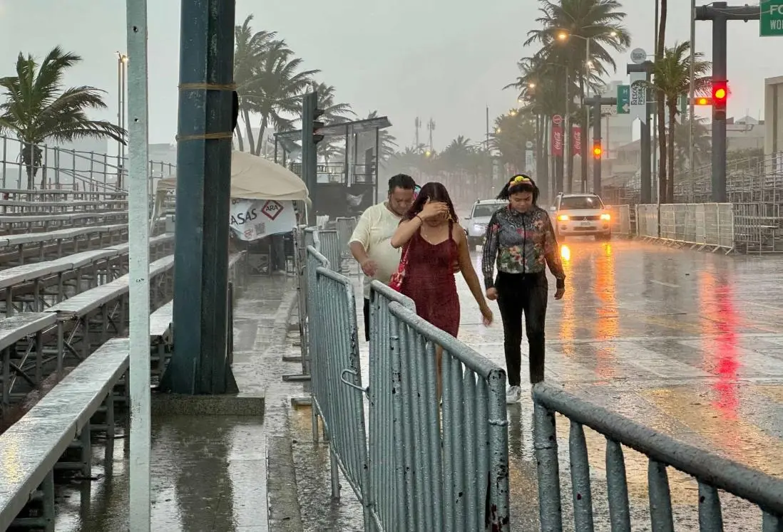 Cancelaron segundo paseo y concierto masivo del Carnaval de Veracruz por lluvias