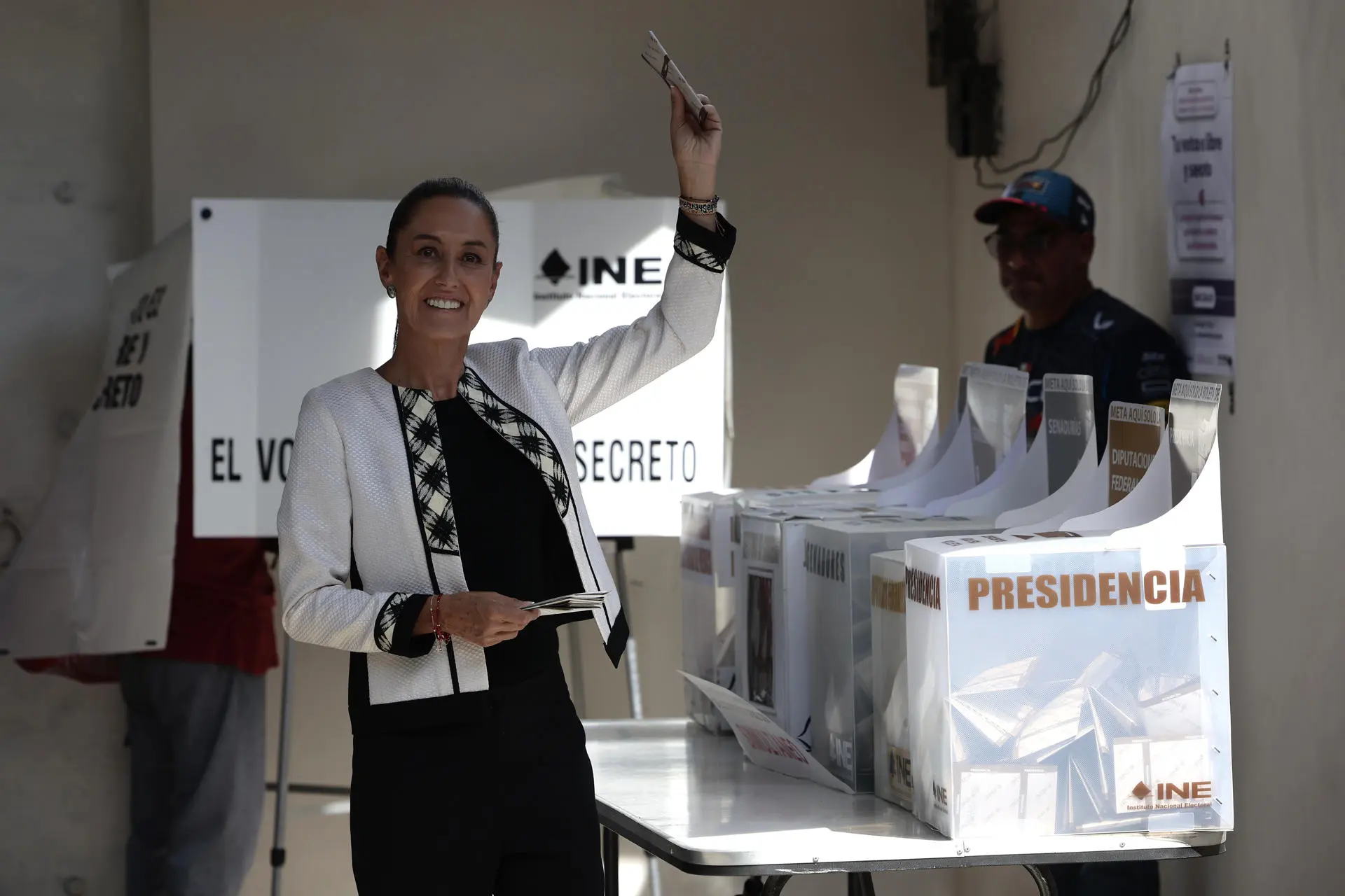 Claudia Sheinbaum emite su voto en Tlalpan