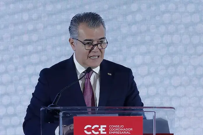 Anuncian 42 mil millones de dólares de inversiones en México