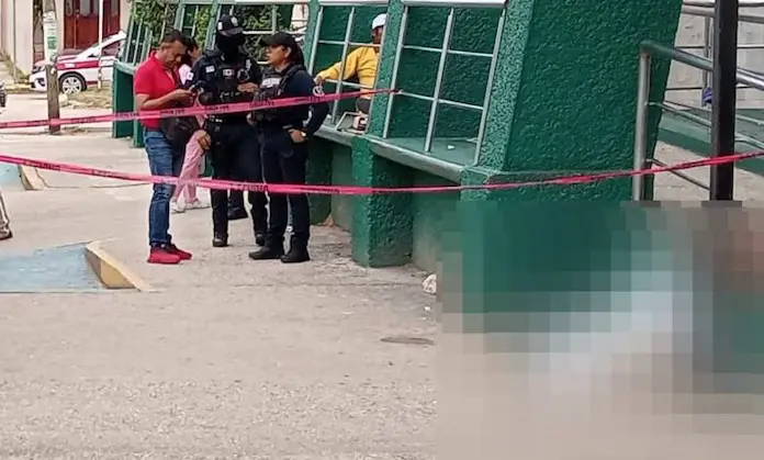 Masculino muere a las afueras del IMSS Coatzacoalcos