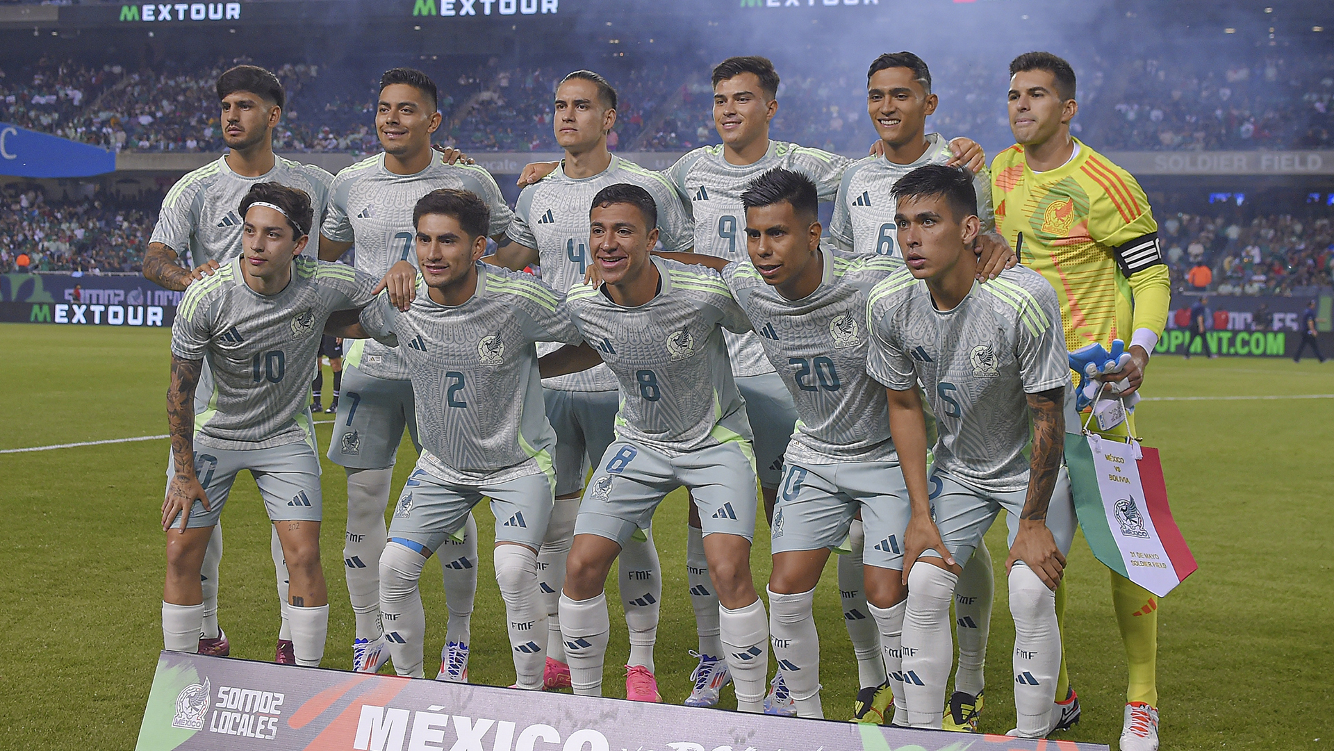 México, con sus jóvenes figuras, recibe a la renovada Uruguay de Bielsa