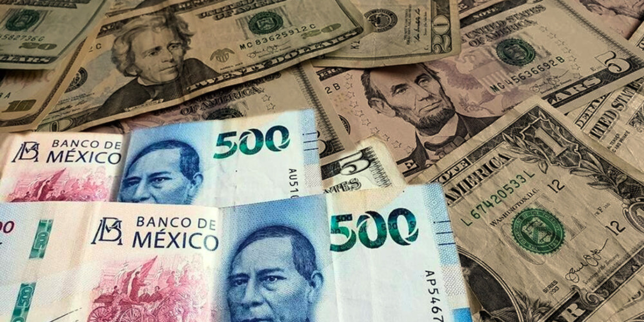 Peso mexicano alcanza las 18.65 unidades por dólar, a horas de la reunión AMLO-Sheinbaum