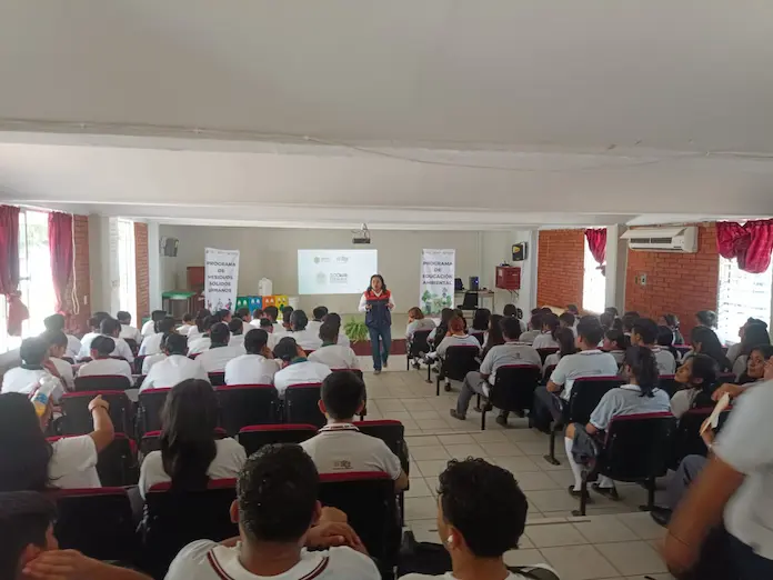 Gobierno de San Andrés Tuxtla da pláticas de sensibilización sobre los Residuos sólidos urbanos