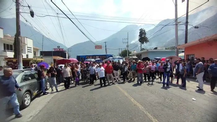 En Tlilapan suspenden elección para exigir helicópteros ante incendios forestales