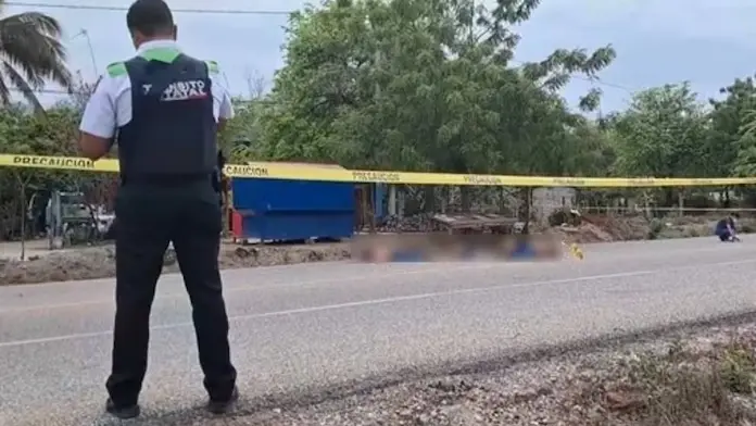Abandonan cinco c@dáveres en carretera de Tecpan de Galeana, Guerrero