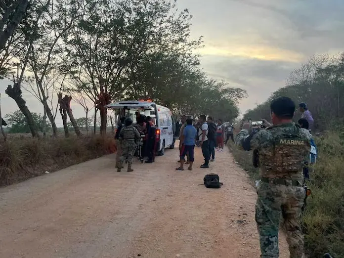 Madre e hijo lesionados tras derrapar por evitar arrollar a un canino en Acayucan