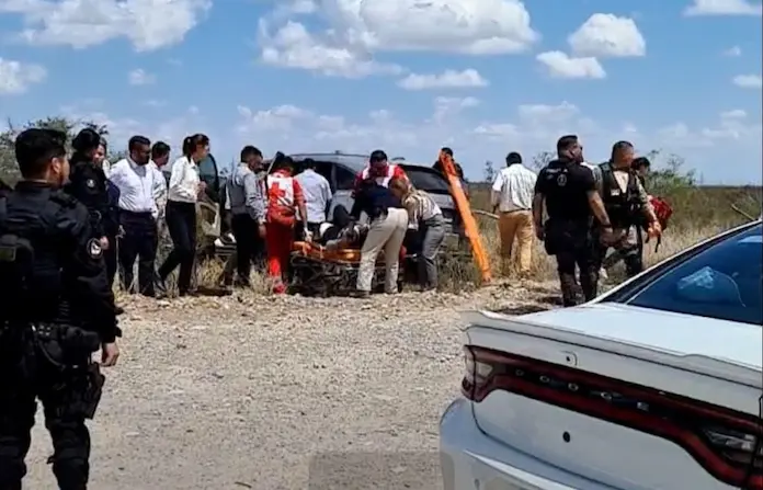 Vehículo del convoy que acompaña a Sheinbaum sufre accidente en Monclova; resulta una mujer fallecida