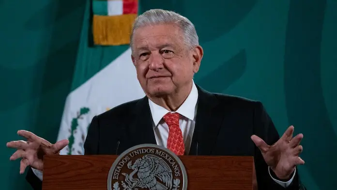 AMLO arremete contra el FMI por prever que economía de Argentina crecerá más que la de México
