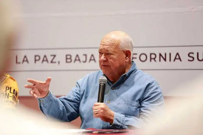 Gobernador de BCS sale ileso tras accidente en aeronave