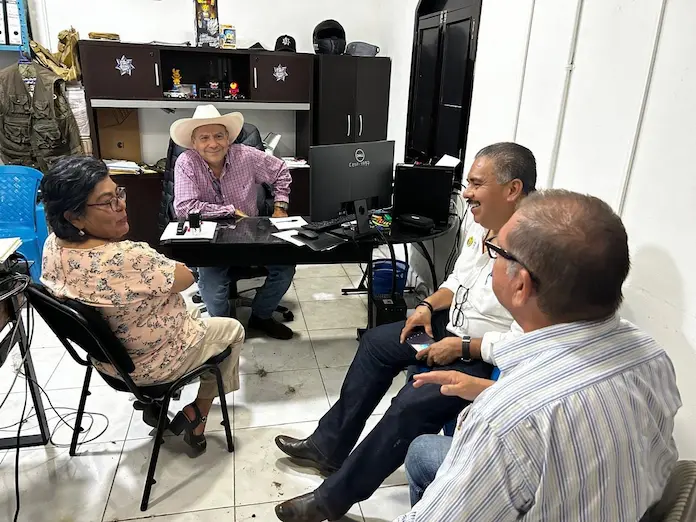 Alcalde de Catemaco encabeza reunión en favor del sector pesquero