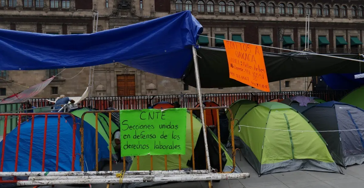 La CNTE decidirá el martes si mantiene o levanta el plantón en el Zócalo de la CDMX