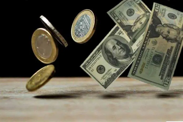 Peso mexicano cae tras anuncio de Sheinbaum sobre reforma al Poder Judicial