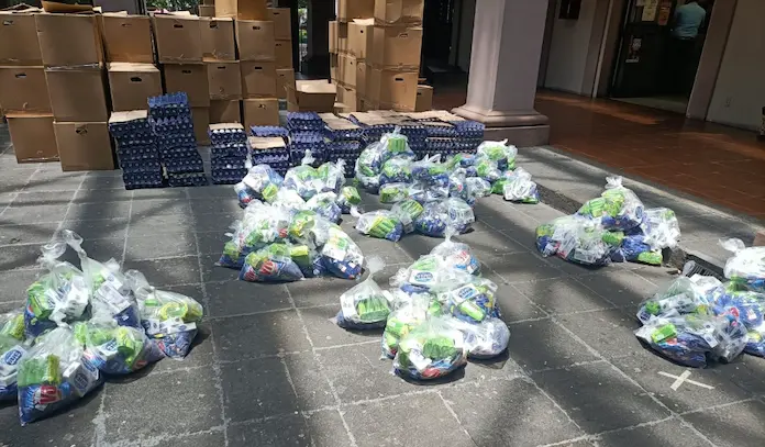 Empleada gana demanda al ayuntamiento de Xalapa y recibe 90 despensas