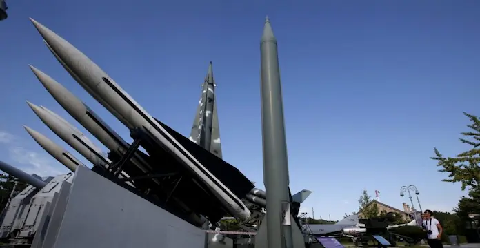 Rusia podría adelantar la decisión de utilizar armas nucleares “si las amenazas aumentan”, afirma legislador