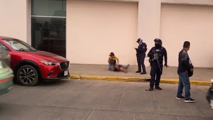 As€sinan a comerciante frente a su familia en Oluta