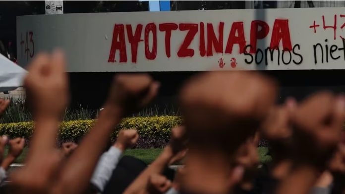 Documentos del Caso Ayotzinapa revelan inédito hallazgo de un autobús con estudiantes decapitados