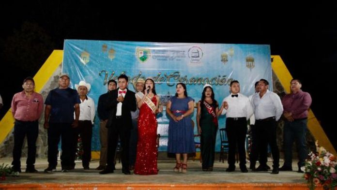 Coronación de la reina de las Fiestas de San Antonio de la Huerta en Santiago Tuxtla