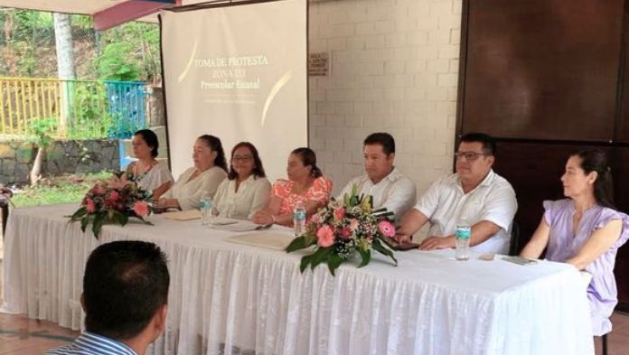 Toman protesta a la nueva Supervisora de la zona 133 del Nivel Preescolar Estatal en Santiago Tuxtla