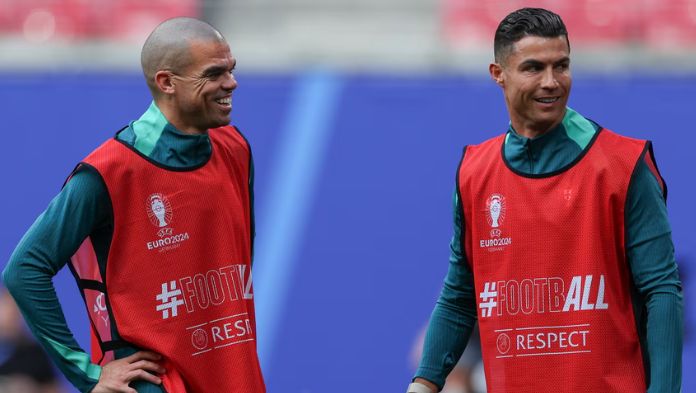Portugal remontó en le dio la vuelta a República Checa en su estreno en la Euro