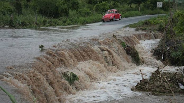 Lluvias dejan tres decesos en Veracruz
