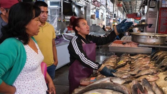 Más de un tercio de los mexicanos tiene malestares físicos por estrés financiero: Inegi